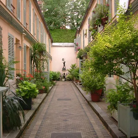Dupleix 75m2 Sur Cour Arboree Apartmán